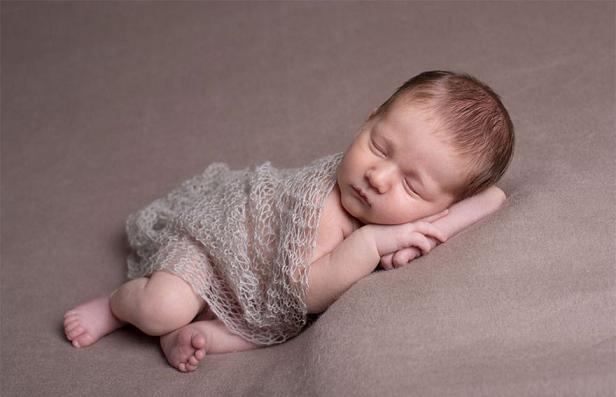sleeping baby photography karen wiltshire 10  880 عکس نوزادهای بامزه و ناز